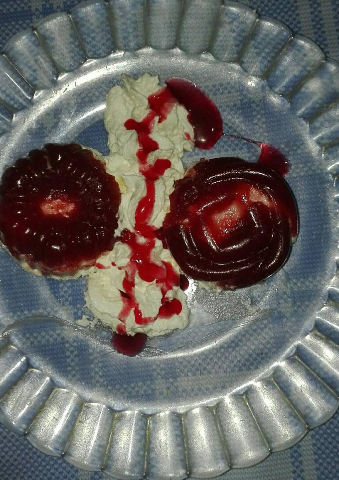 Una foto de Mini tarta de queso con mermelada de fresas naturales