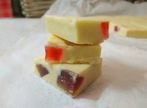 Φωτογραφία της συνταγής Fudge λευκής σοκολάτας σαν μωσαϊκό