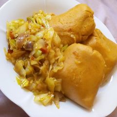 A picture of Moi moi and cabbage sauce.