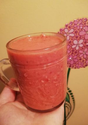 O poză a rețetei Smoothie de căpșuni și banane.