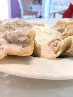 Una foto de Raviolis de calabaza y requesón con salsa de nueces