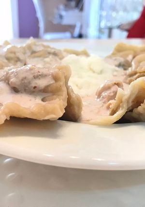 Una foto de Raviolis de calabaza y requesón con salsa de nueces