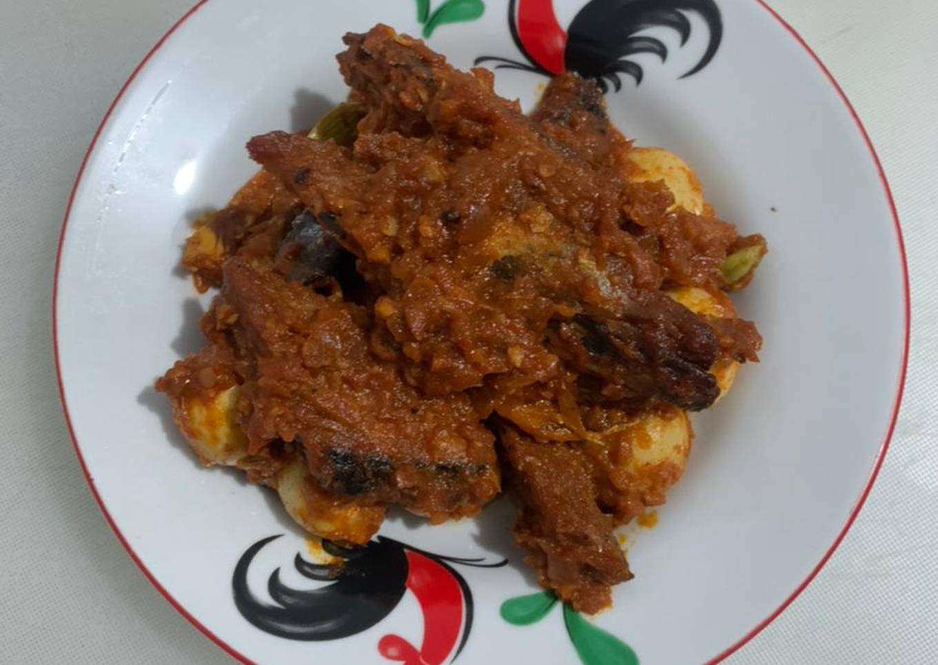 Pindang tongkol dan telur bumbu merah ala fe