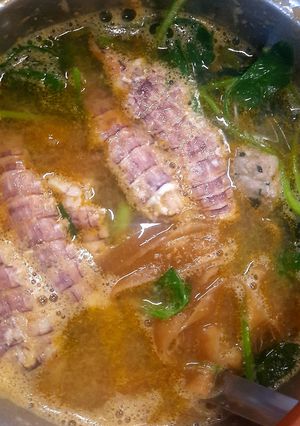 Hình của món Bánh đa đỏ bề bề, mọc xương sông.