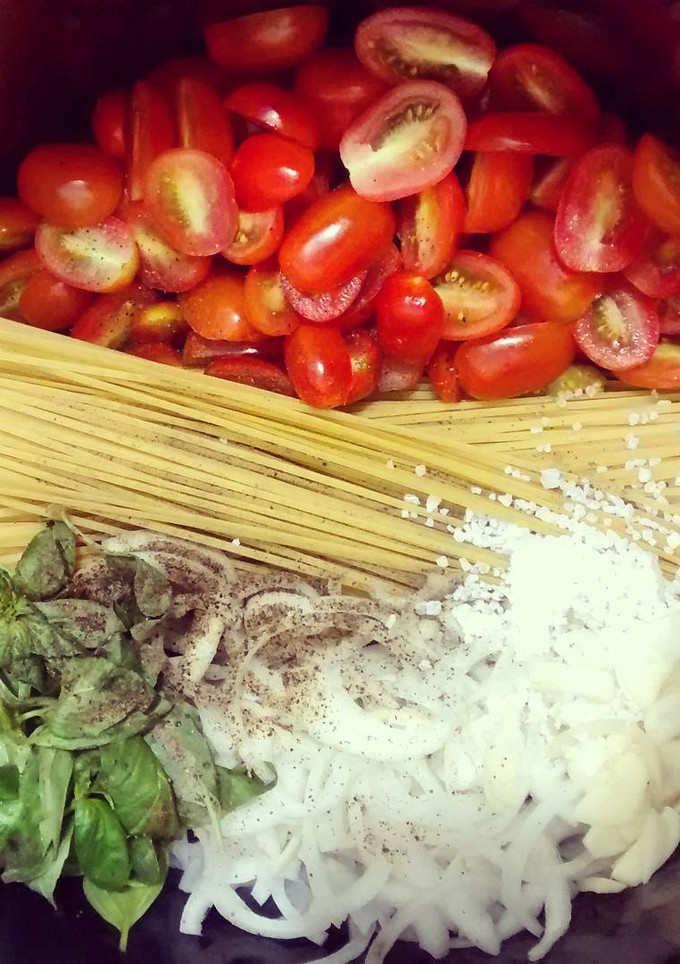 Una foto de Pasta todo en una olla