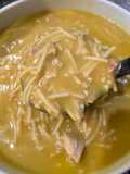 Sopa de pollo y fideos saludable