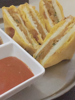 A picture of Bread pakoda.