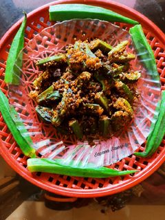 भरली भेंडी (bharli bhendi recipe in marathi) रेसिपी चे मुख्य फोटो