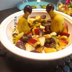 A picture of Roasted cashew fruit macedonia salad.
