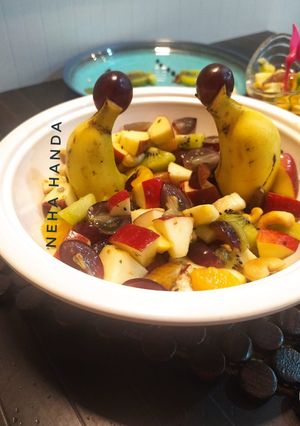 A picture of Roasted cashew fruit macedonia salad.