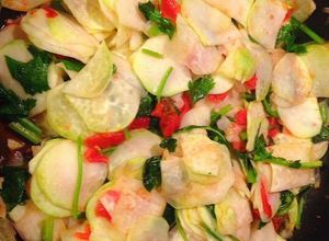 Hình của món Su hào xào cà chua.