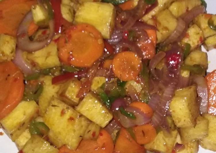 Simple Way to Prepare Homemade Fried yam with Veggies