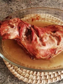 Una foto de Paletilla de Cordero asada