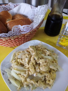 Una foto de Huevos Revueltos con Cebolla