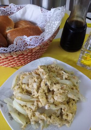 Una foto de Huevos Revueltos con Cebolla