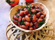 Hình ảnh của đậu phộng rang muối lá chanh