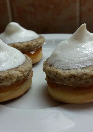 Diós linzer habkalappal /Nusslinzer mit Moussehut recept fotója