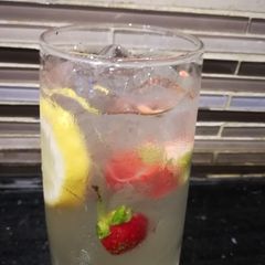 A picture of Pineapple juice.