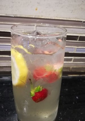 A picture of Pineapple juice.
