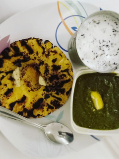 A picture of Palak Saag & Makki ki Roti, Chaas.