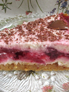Márványos meggyes torta - sütés nélkül recept fotója