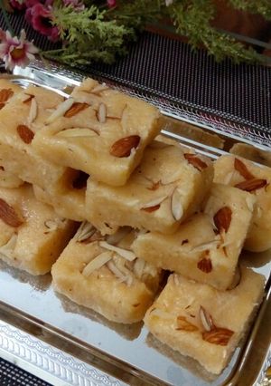 A picture of Coconut Burfi.
