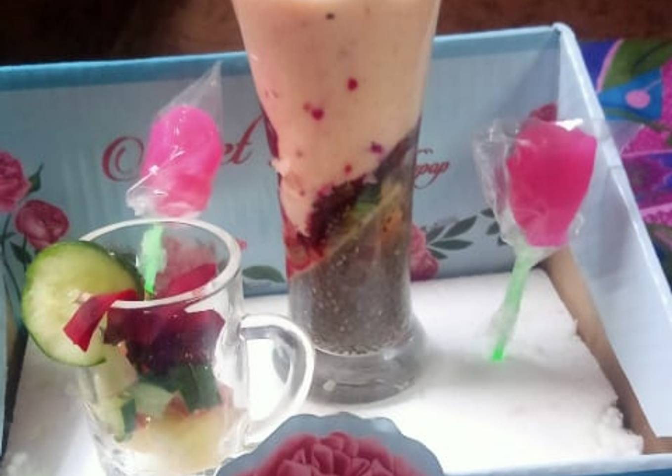 Pilling veggies and fruit smoothy(in LIFE NO MAKING THIS SAMOOTHY)