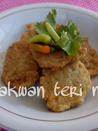 Cara Mudah Menyiapkan Resep Bakwan teri nasi weekend yang Lezat Anti Ribet, Bikin Ngiler
