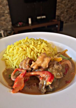 A picture of Chicken and Prawn Creamy Sauce.