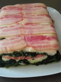 Una foto de Pastel de puré de patatas con espinacas, lacón y bacon
