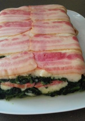 Una foto de Pastel de puré de patatas con espinacas, lacón y bacon 