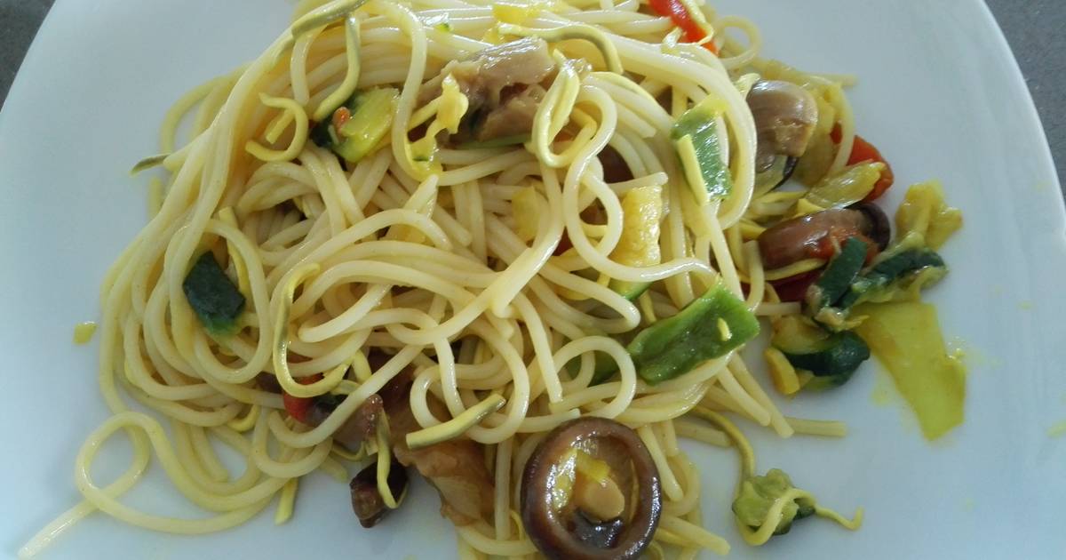 Espaguetis con verduras y gulas al ajillo Receta de vilorano - La