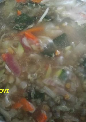 Una foto de Lentejas con verduras y jamón