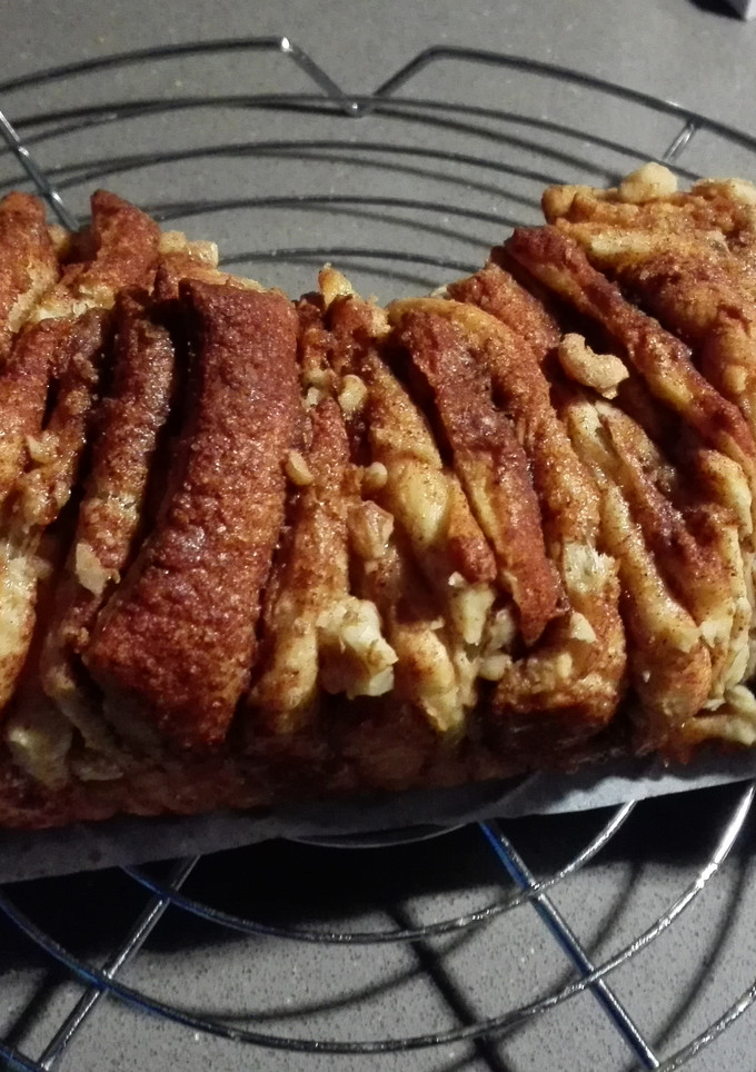 Una foto de Pan dulce con canela, azúcar moreno y nueces