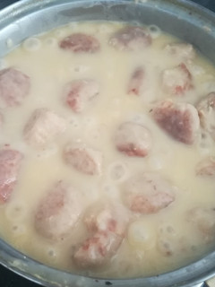 Una foto de Albóndigas de atún y gamba en salsa