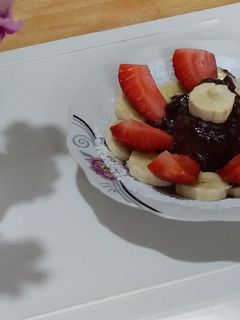 صورة لوصفة سلطة فواكه 🍓🍌 مع ديكور راقي بمكون لا يخطر ببالك تصلح للضيوف 🤵🏿