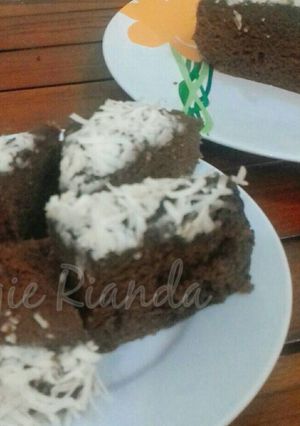 Foto resep Brownis kukus luwak white coffe (no mixer, no ribet)