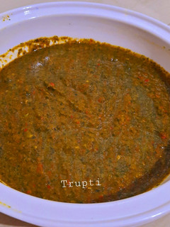 लाल मिर्च और लहसुन और धनिया की चटनी। RED CHUTNEY RECIPE IN HINDI) रेसिपी मुख्य फोटो