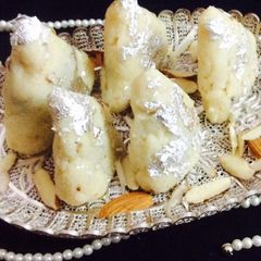A picture of Nuts & Dates stuffed khoya samosa.