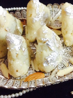 A picture of Nuts & Dates stuffed khoya samosa.