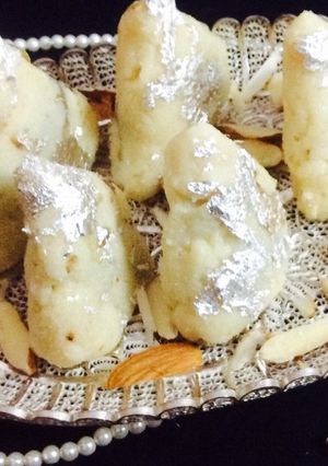 A picture of Nuts & Dates stuffed khoya samosa.