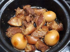 Hình của món Thịt kho trứng.