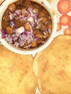 छोले पूरी (chole Poori recipe in Hindi) रेसिपी मुख्य फोटो