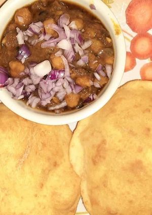 छोले पूरी (chole Poori recipe in Hindi) रेसिपी मुख्य फोटो