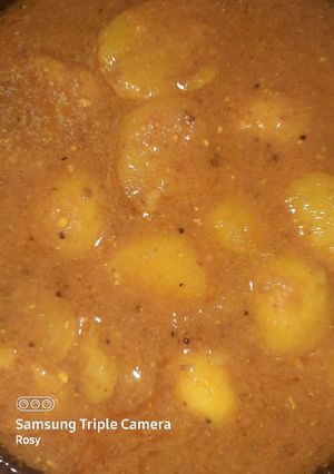 A picture of Dum aloo.