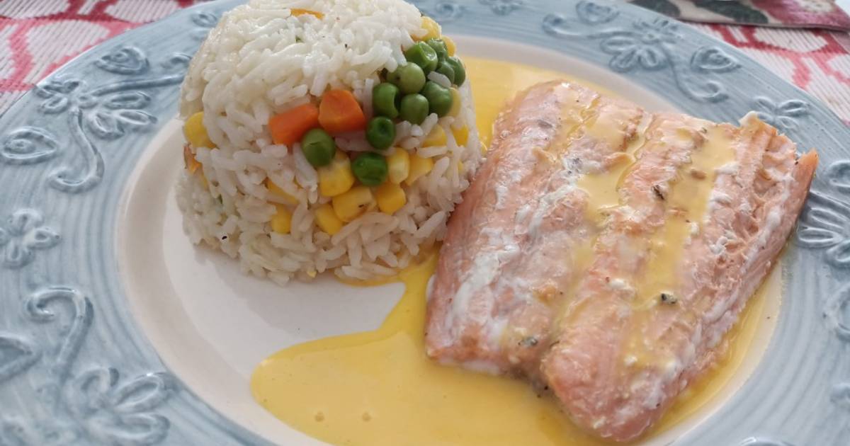 salmón a la parrilla con arroz