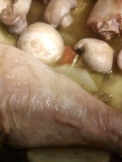 Una foto de Muslitos de pavo con verduritas