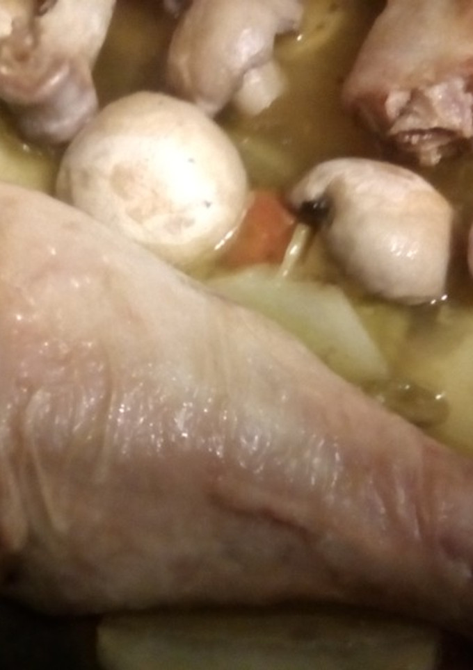 Una foto de Muslitos de pavo con verduritas