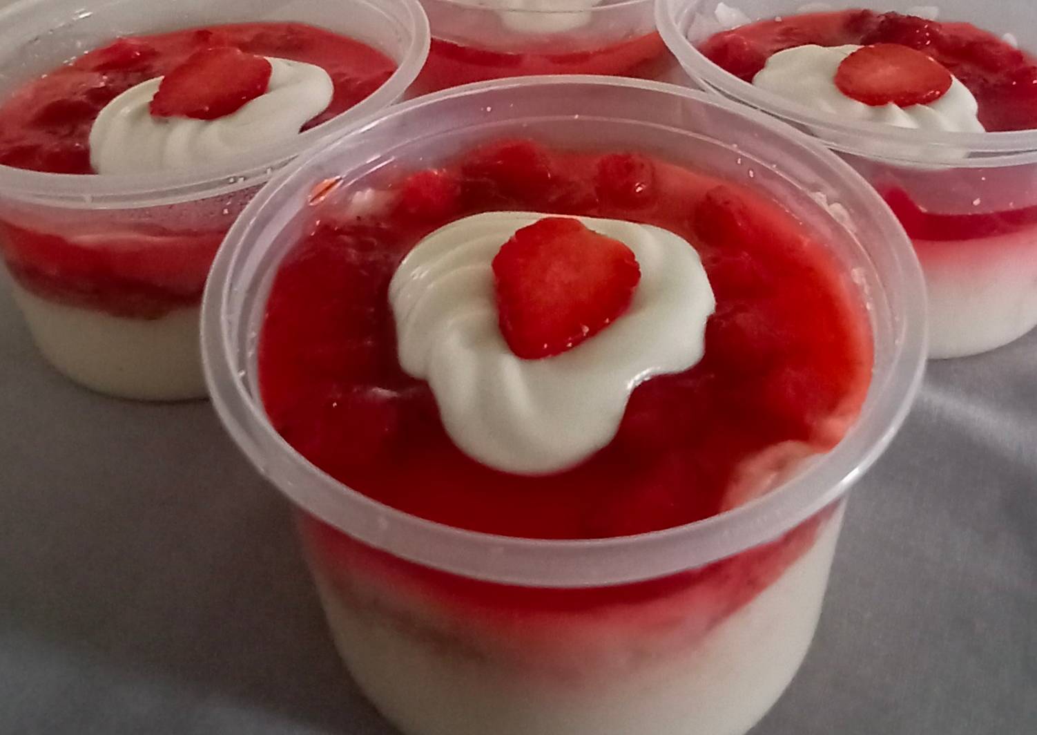 Resep 🍓Puding Strawberi Keju (Strawberry Cheese Pudding) 🍓 oleh Monita