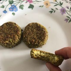 A picture of Keto broccoli fitters.